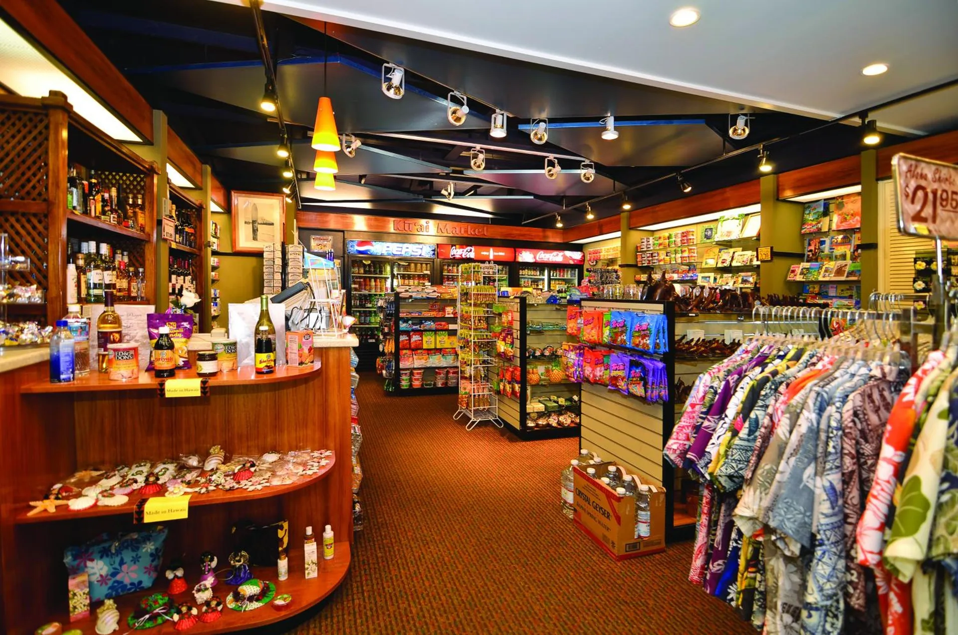 Hotel market with snacks, drinks, souvenirs, and clothing at Airport Honolulu Hotel.