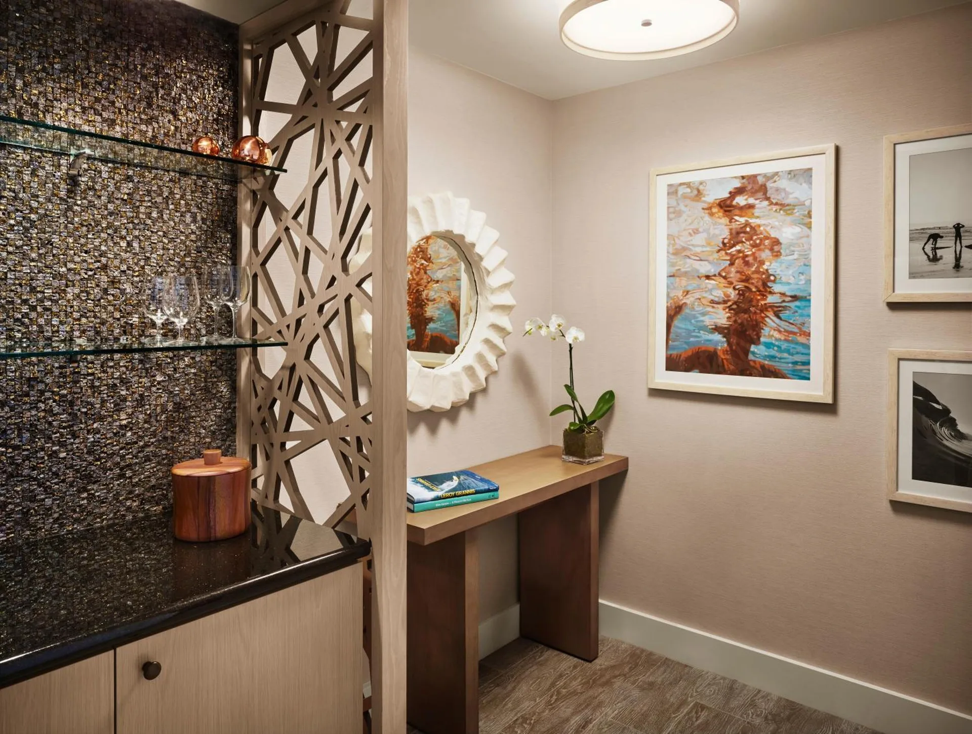 Guest room entry nook with artwork and shelves at 'Alohilani Resort Waikiki Beach.