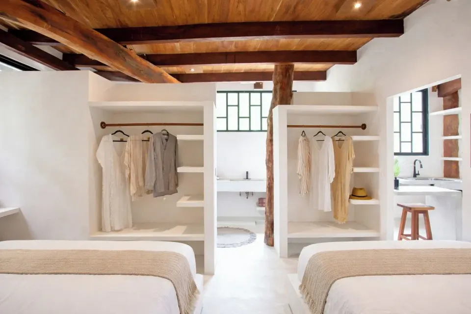 Twin beds and open shelving wardrobe in Town House Shanti at Amansala