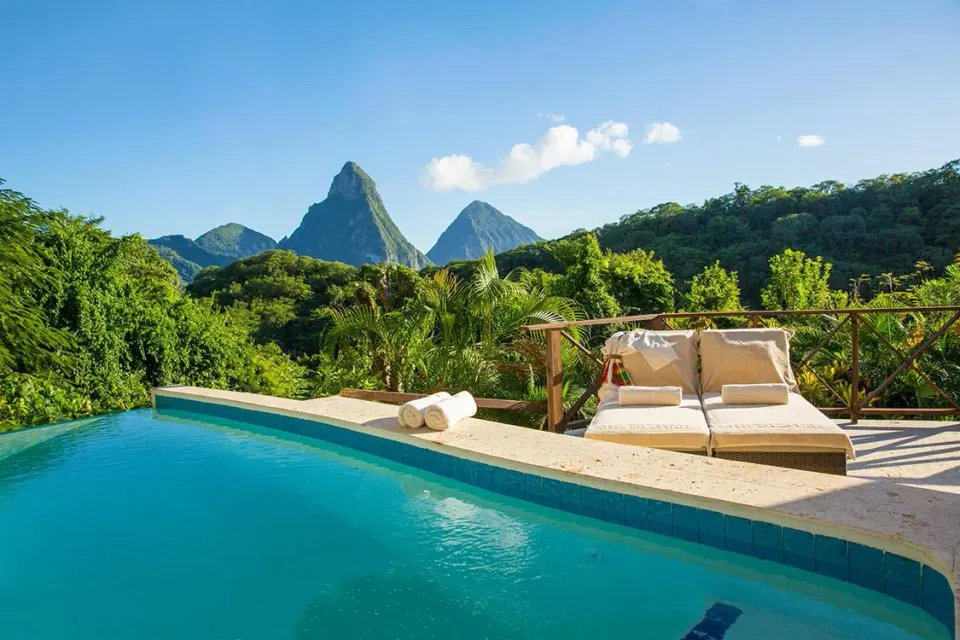 Piton Pool Suite Casuarina Official 2