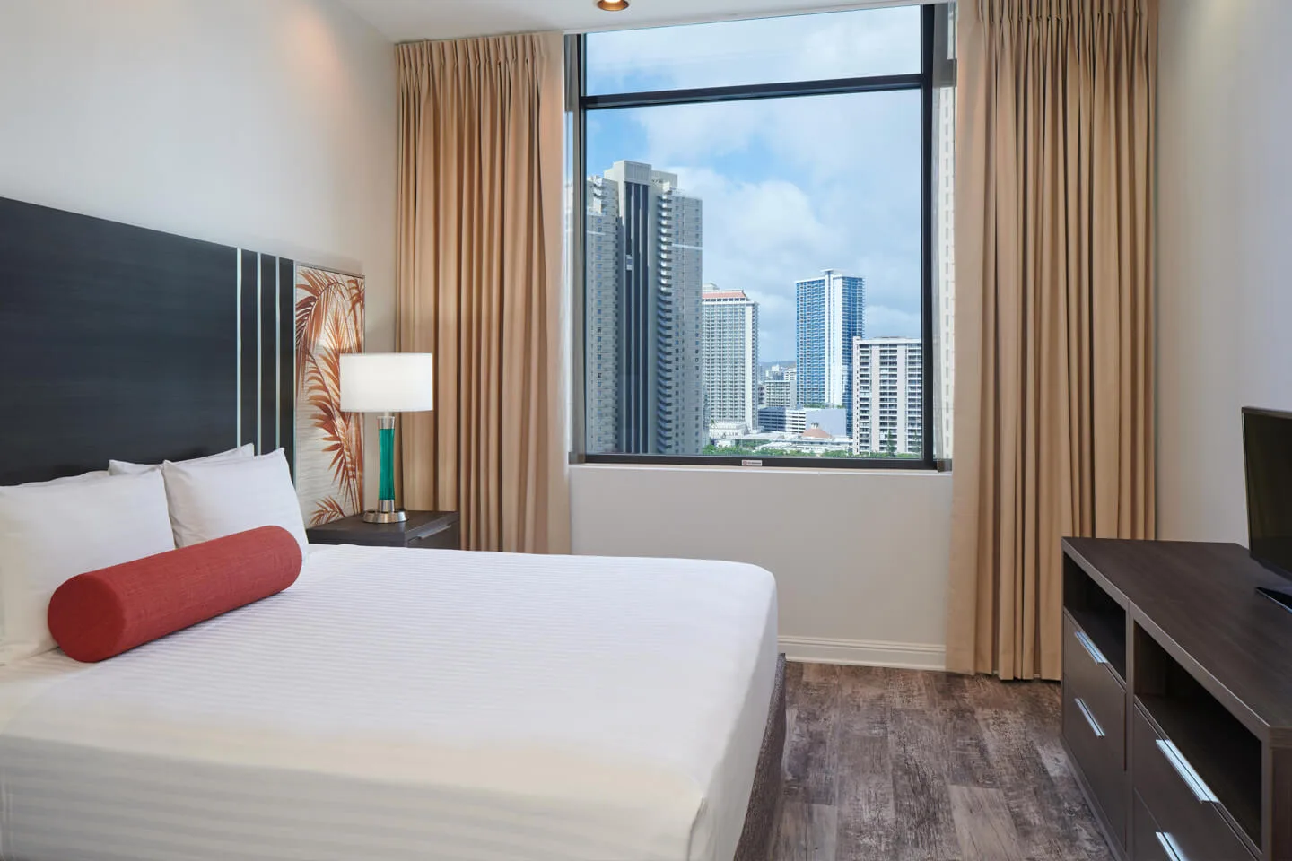5 Luxury One Bedroom Suite W Full Kitchen Official 2