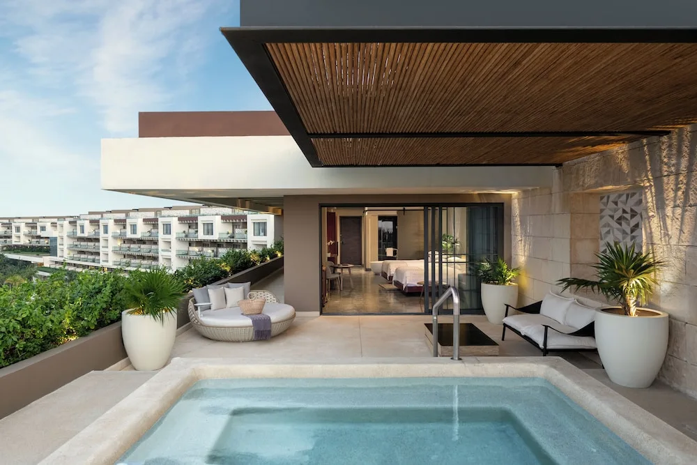 Inspira Corner Suite terrace with plunge pool at Atelier Playa Mujeres.