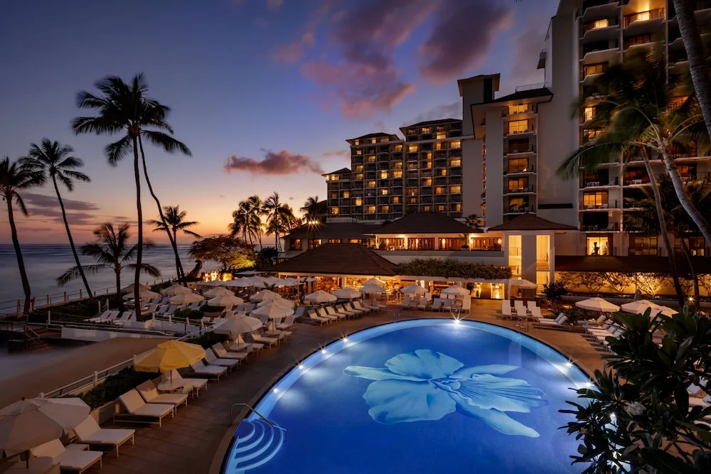 Halekulani luxury oceanfront hotel on Waikiki Beach with refined elegance, ocean views, and iconic Hawaiian hospitality.