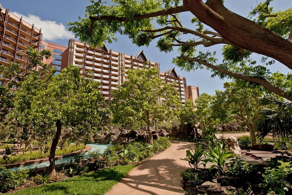 Garden Walkway Resort Exterior Aulani A Disney Resort Spa