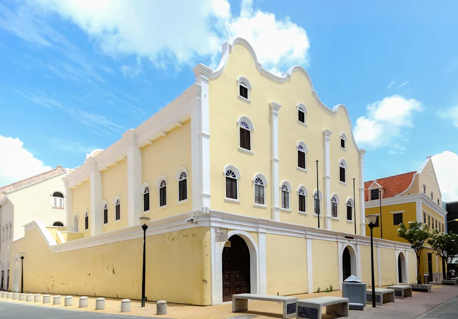 Mikve Israel Emanuel Synagogue 20 Min Walk