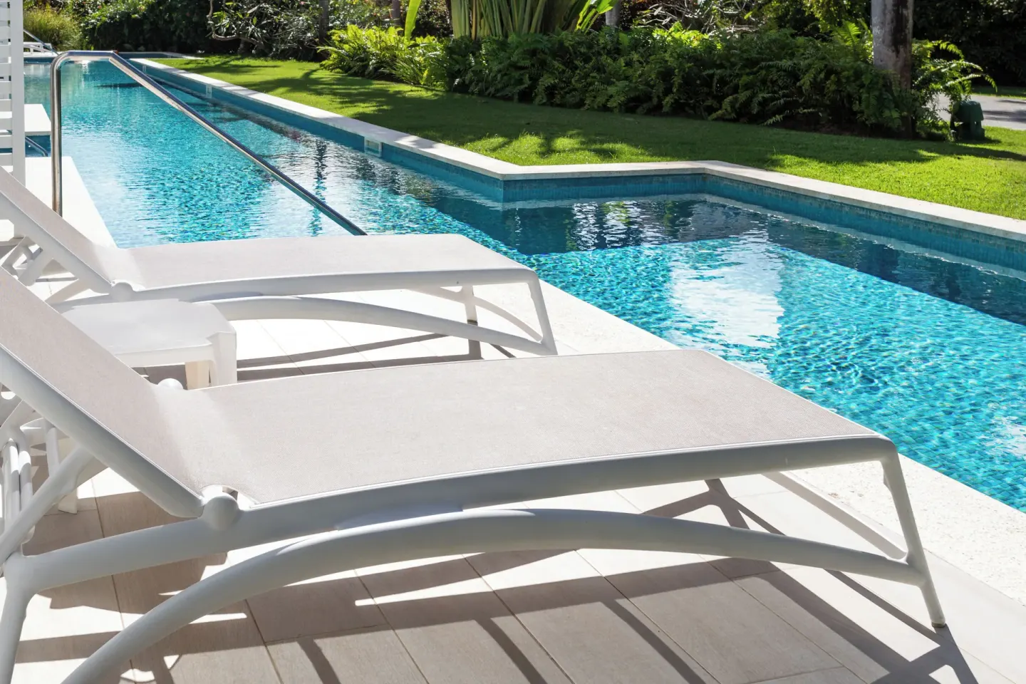 Swim-up pool terrace with loungers at Bahia Principe Escape Ambar.