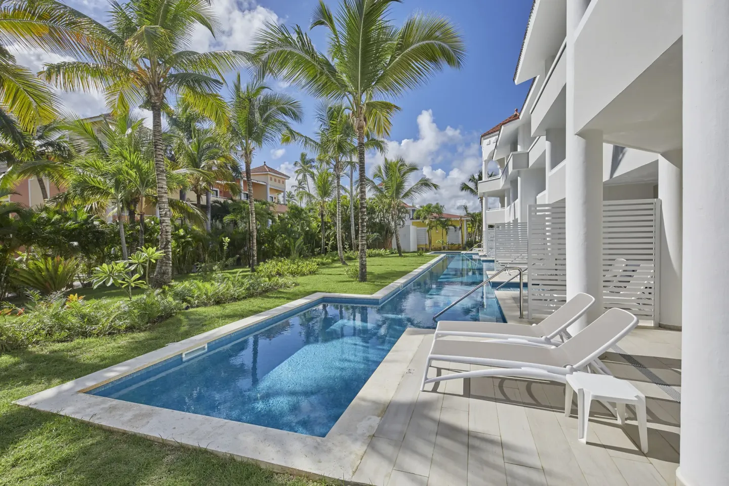 Junior Suite swim-up terrace and pool at Bahia Principe Escape Ambar with loungers and palms.