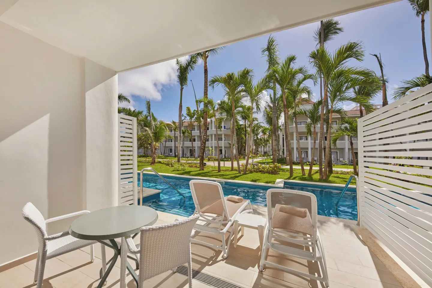 Junior Suite Swim Up terrace with loungers and pool at Bahia Principe Escape Ambar.