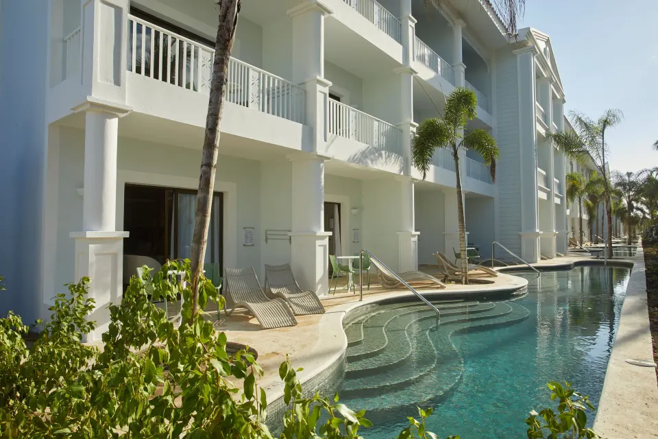 Swim-up Junior Suite terraces at Bahia Principe Explore Esmeralda run along a narrow pool channel.