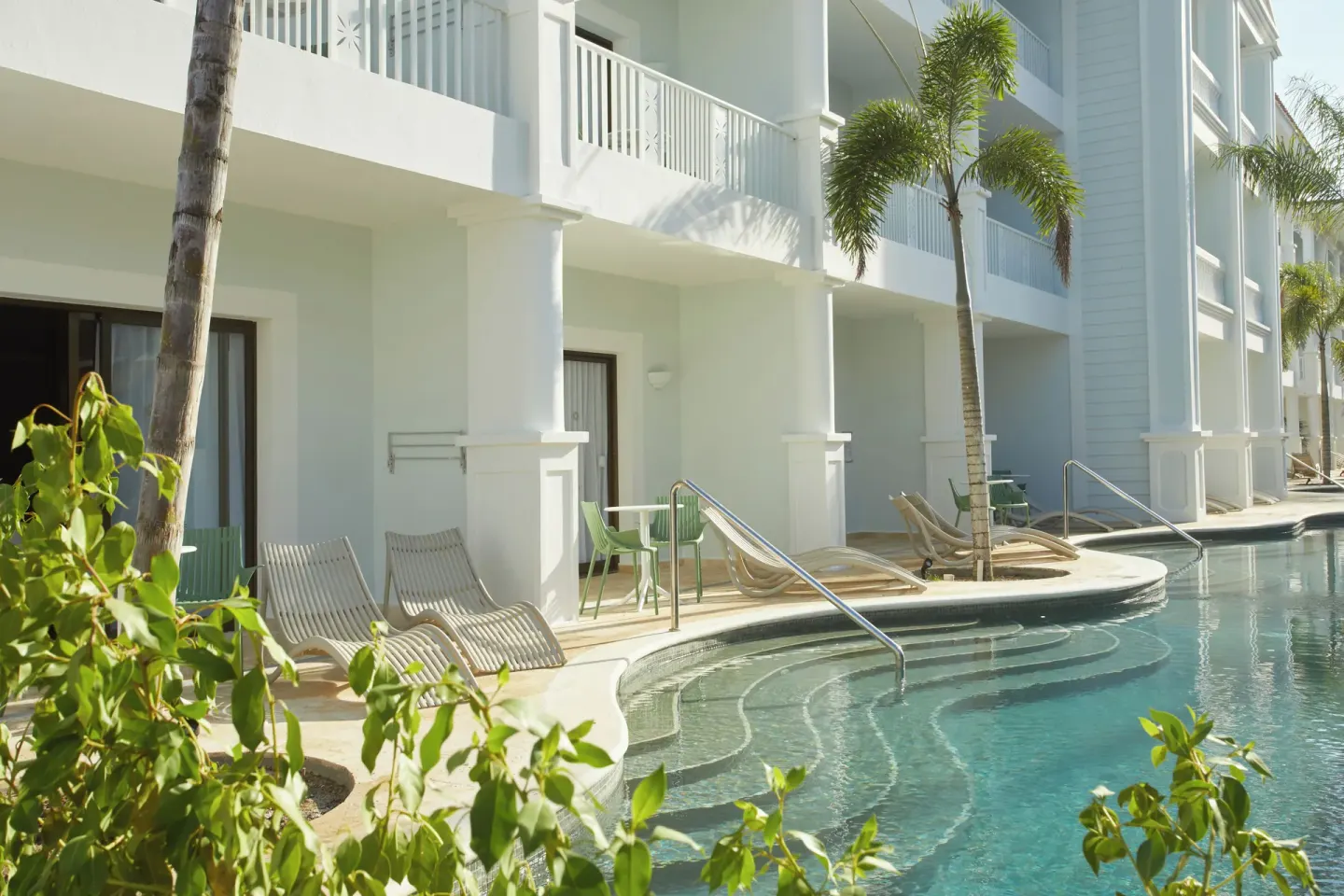 Junior Suite Deluxe Swim Up terrace and pool at Bahia Principe Explore Esmeralda.