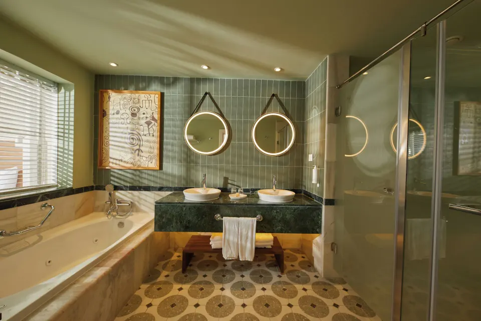 Swim-Up Junior Suite bathroom with tub at Bahia Principe Explore Esmeralda.