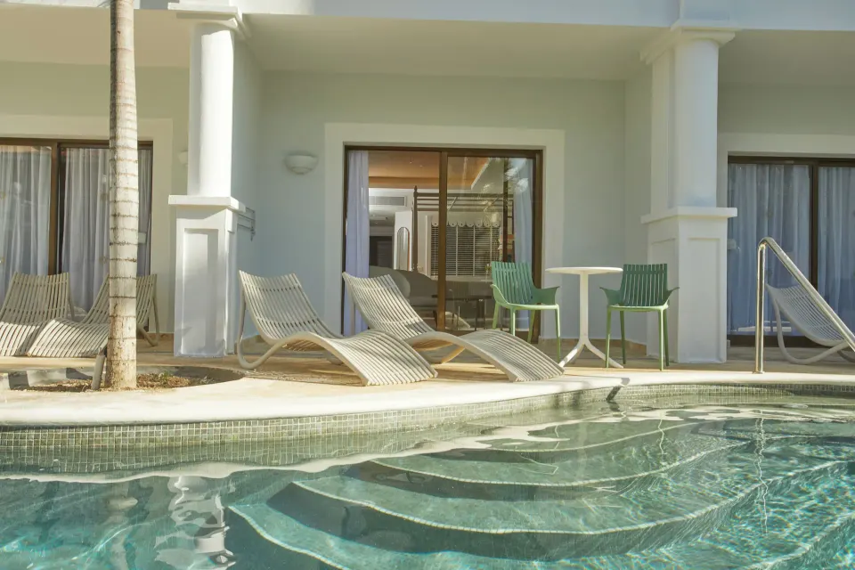 Swim-Up Junior Suite terrace and pool at Bahia Principe Explore Esmeralda.
