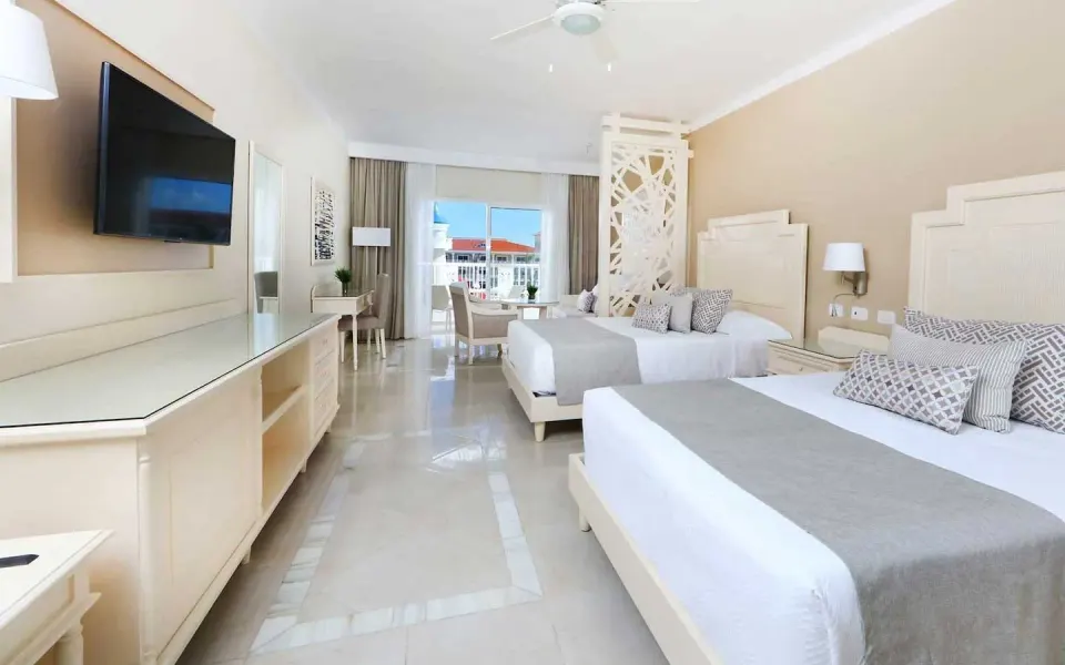 Junior Suite Deluxe Castle Front Official 5