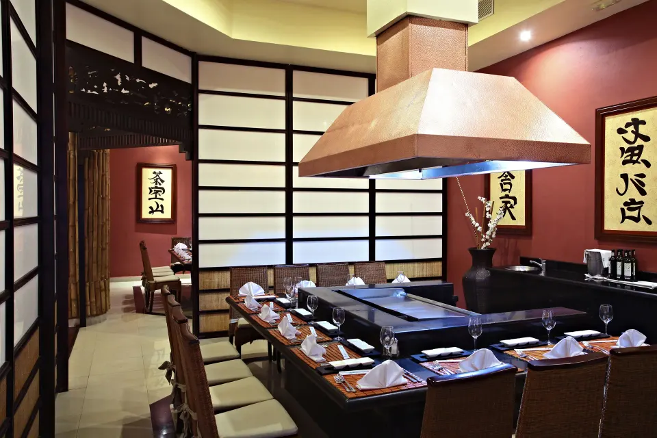 Teppanyaki-style dining table with grill and Japanese decor at Bahia Principe Grand Coba