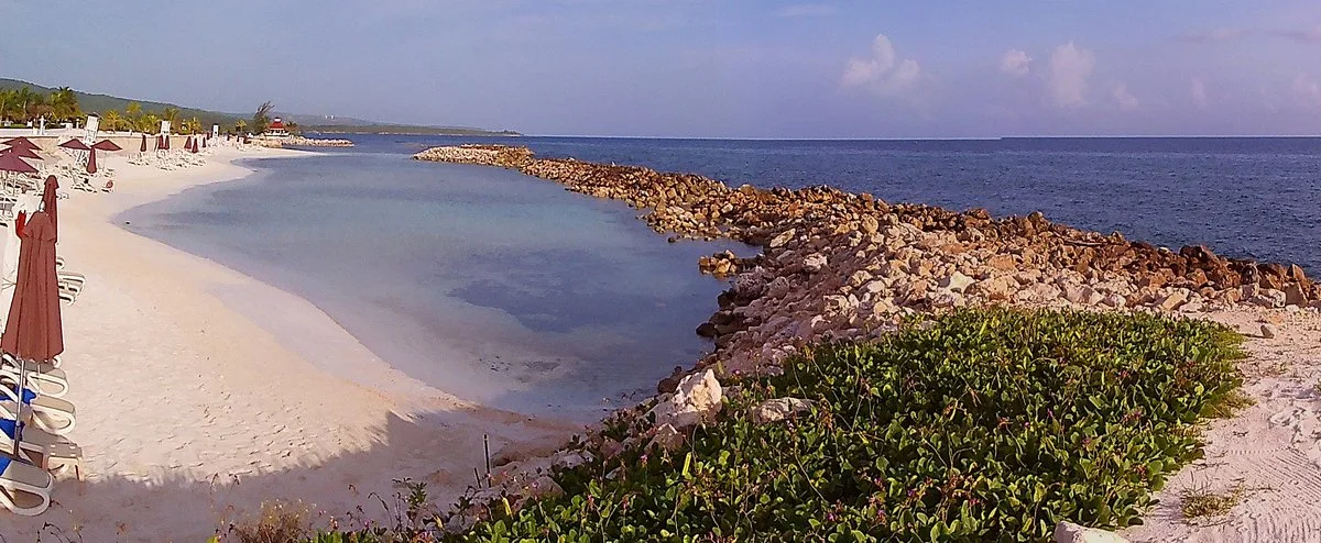 Runaway Bay Beach 5 Min Drive