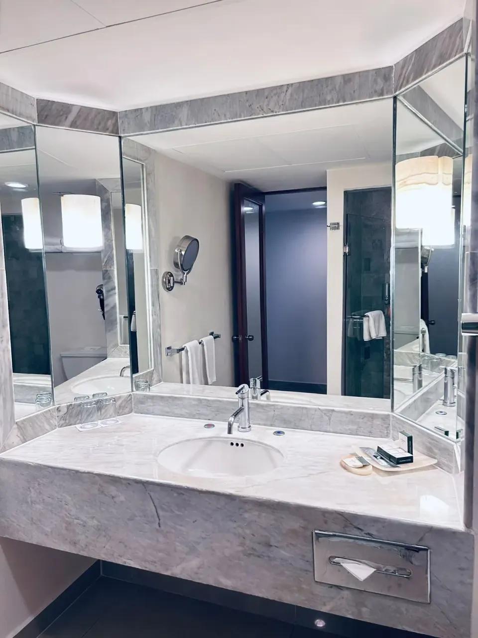 Deluxe Garden View bathroom vanity with marble counter and mirrors at Barceló Huatulco.