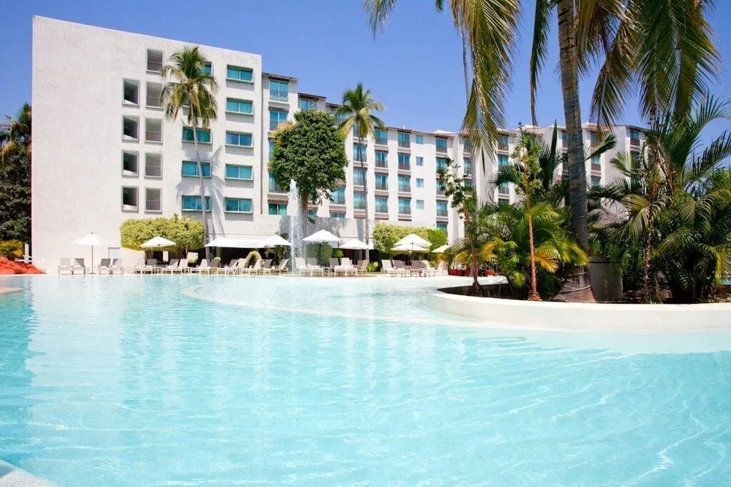 Gamma Plaza Ixtapa hotel with central location and practical access to Ixtapa attractions