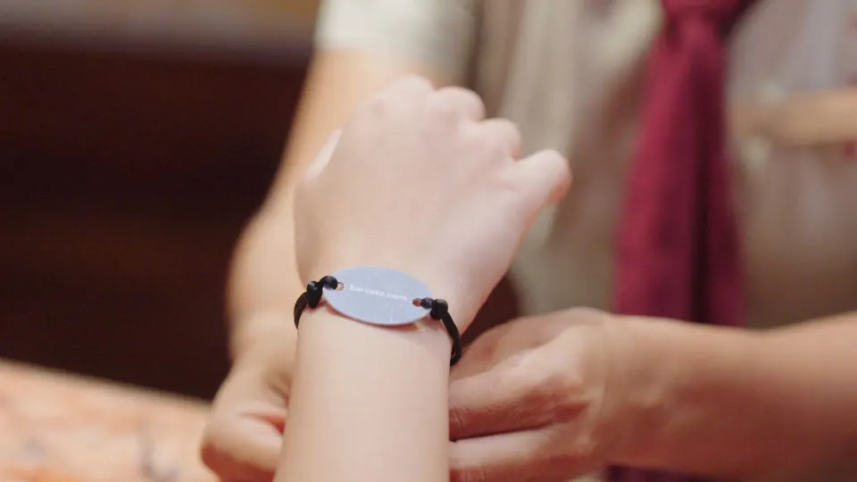 A child's wristband being adjusted during check-in at Barceló Ixtapa.