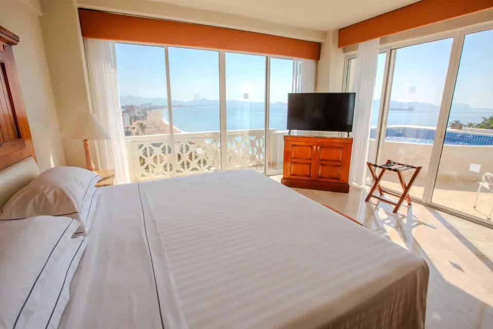 Sea-front master suite bedroom with terrace and private pool at Barceló Karmina.