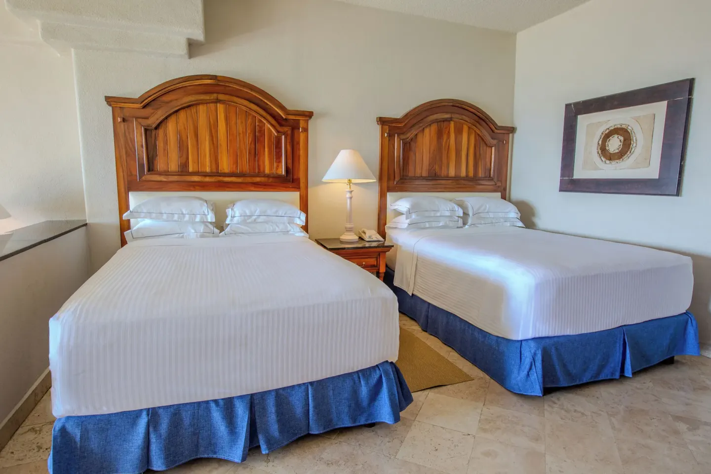 Suite Garden View bedroom with two beds and wooden headboards at Barceló Karmina.