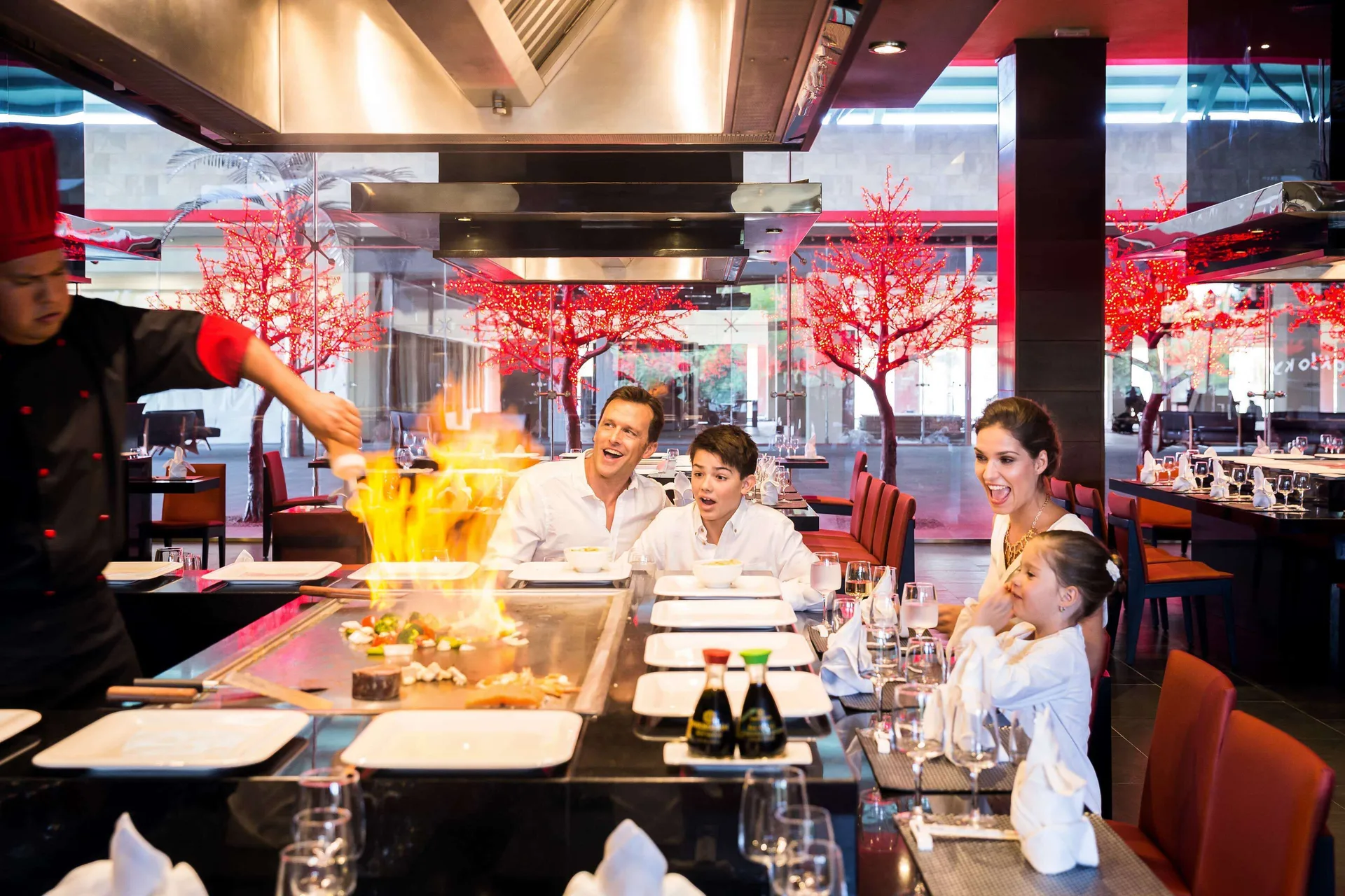 Chef cooks with flames at a teppanyaki table at Barceló Maya Caribe.