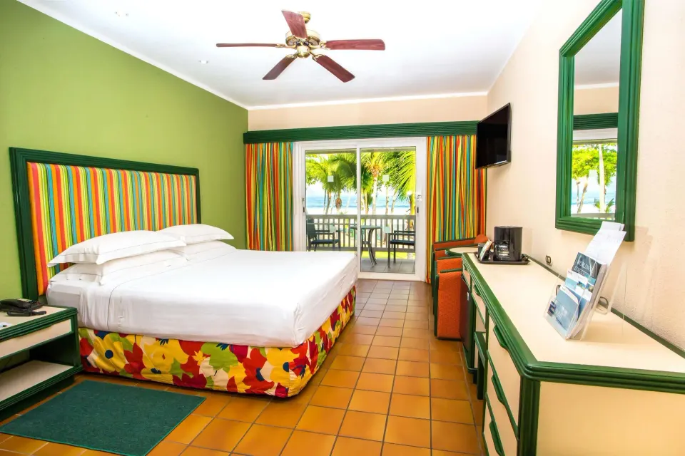 Premium Superior king room with dresser and balcony at Barceló Tambor.