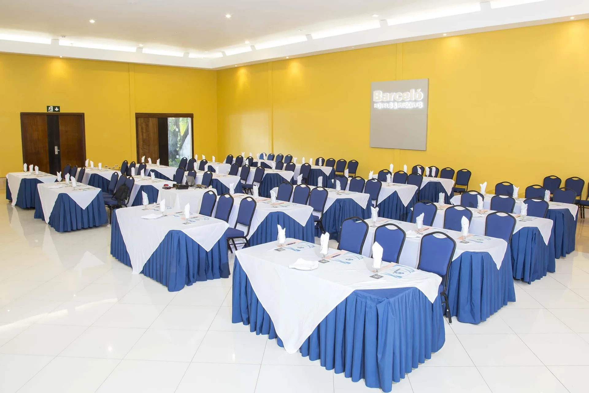 Meeting room with classroom tables and blue chairs at Barceló Tambor.
