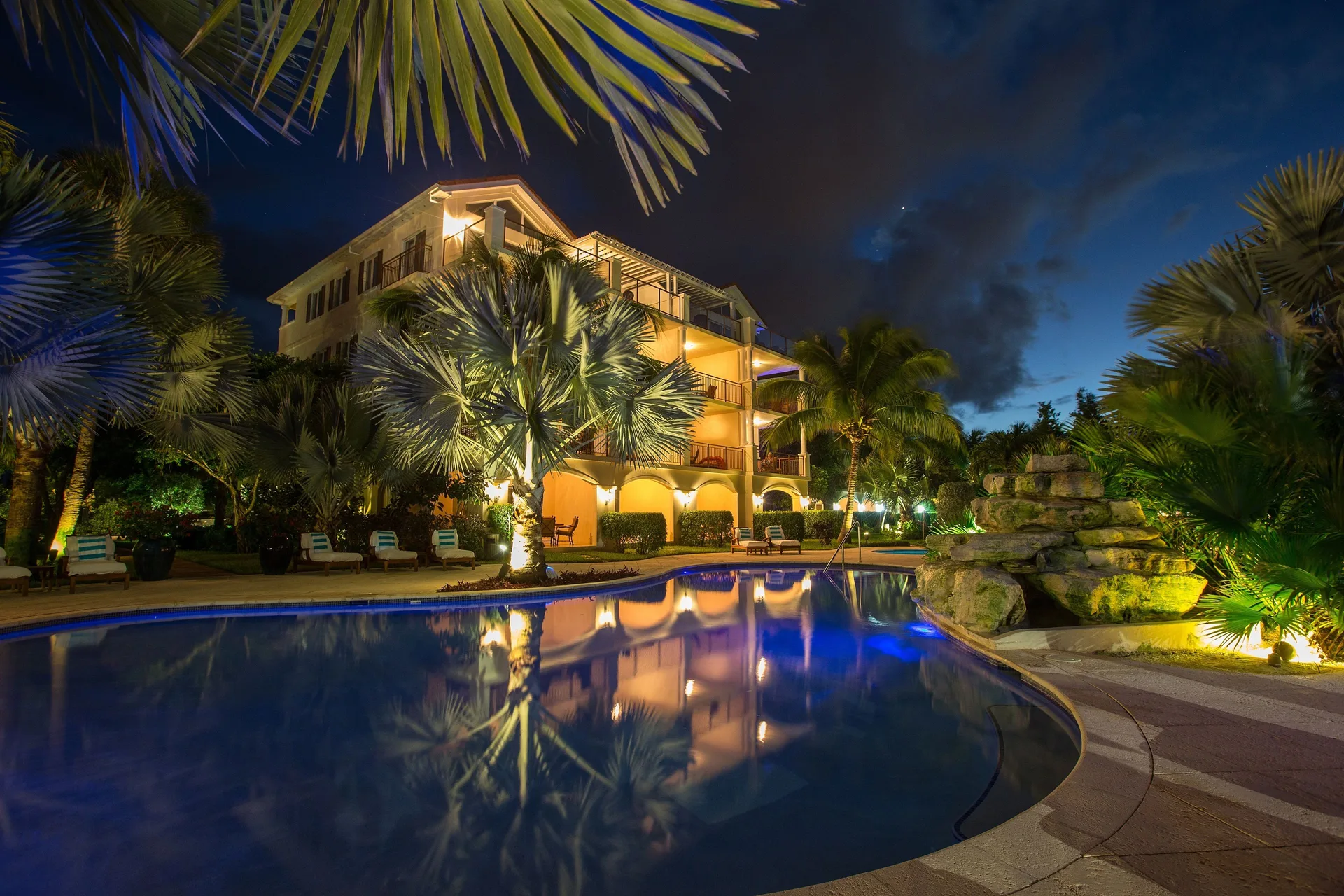 Villa del Mar Grace Bay condo-style resort with relaxed suites and family-friendly atmosphere