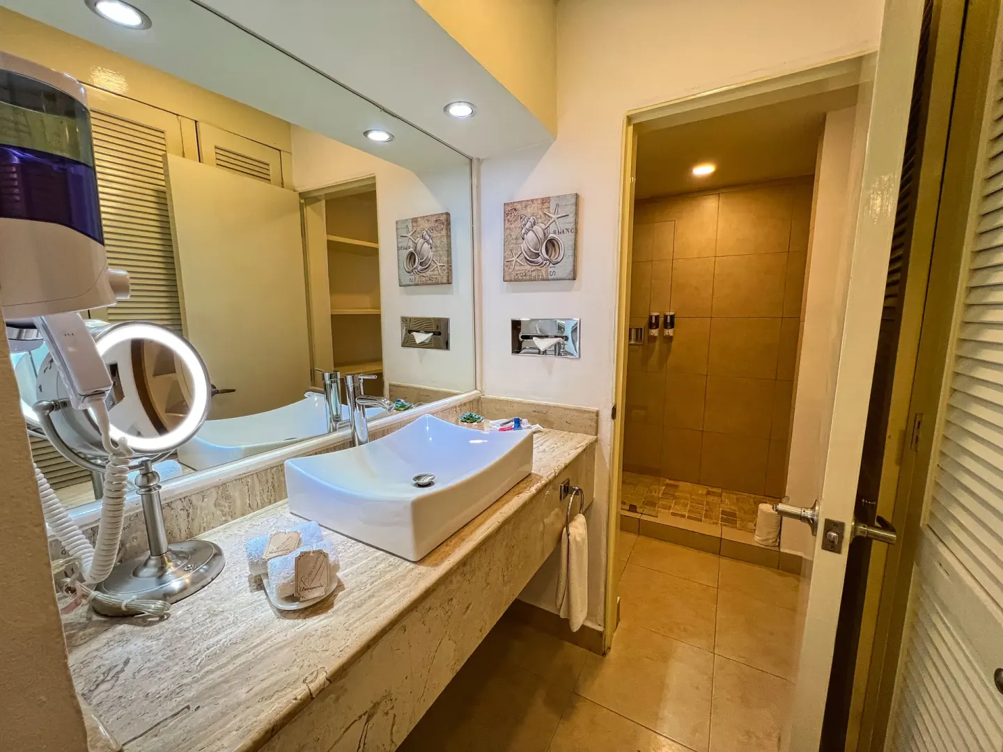 Bathroom vanity and shower entrance at Binniguenda Huatulco & Beach Club.