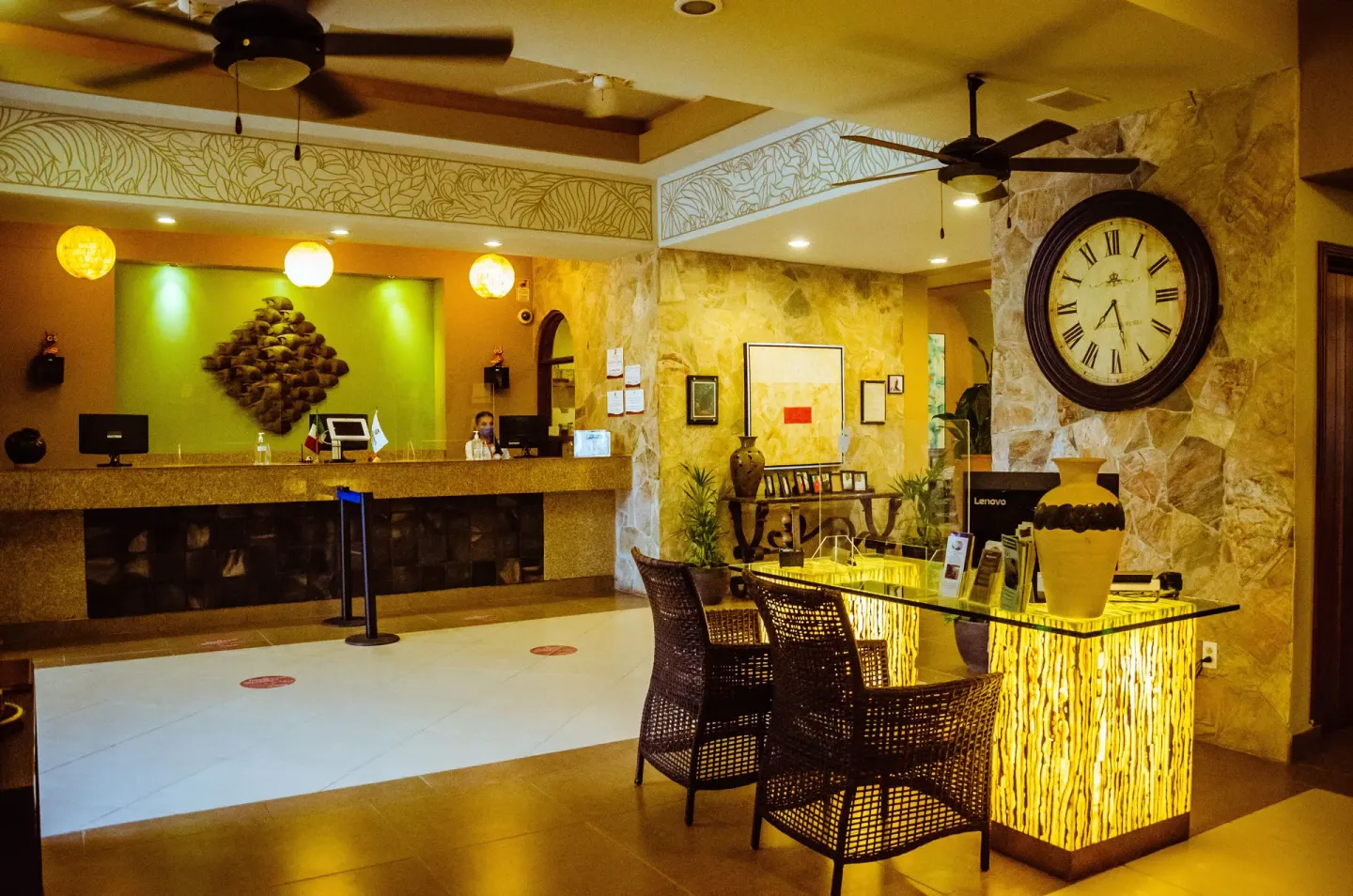 Reception desk and lobby seating at Binniguenda Huatulco & Beach Club.