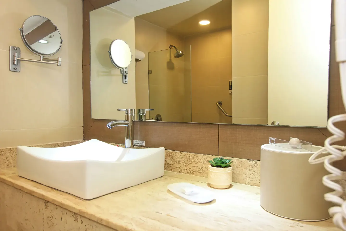 Standard Room bathroom vanity and shower mirror at Binniguenda Huatulco & Beach Club.