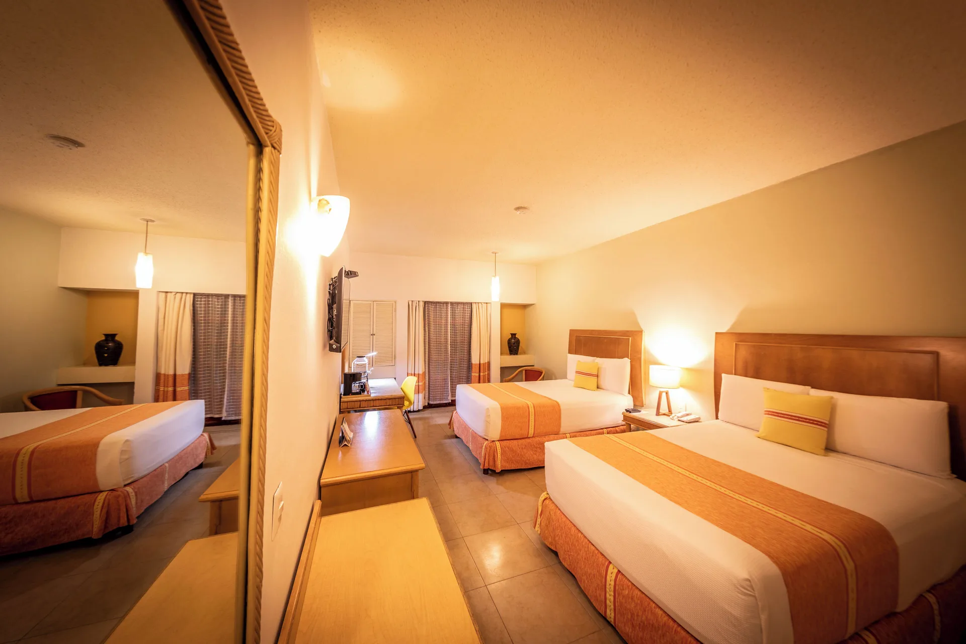 Standard Room with two beds reflected in a large mirror at Binniguenda Huatulco & Beach Club.