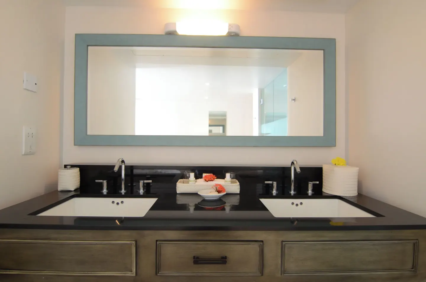 Grand Room Oceanfront double vanity with large mirror at BodyHoliday.