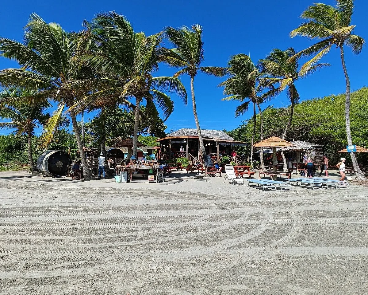 Cas En Bas Beach 5 Min Drive