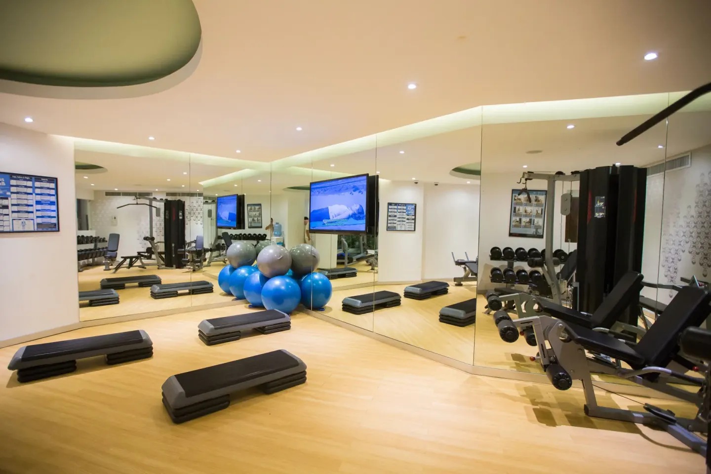 Fitness studio with step platforms at Buenaventura Grand Hotel & Great Moments.