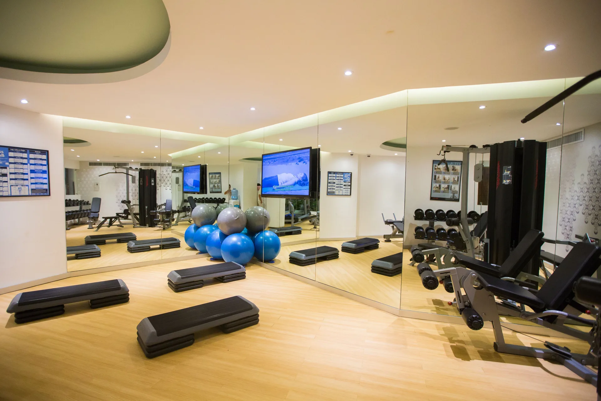 Fitness studio with step platforms at Buenaventura Grand Hotel & Great Moments.