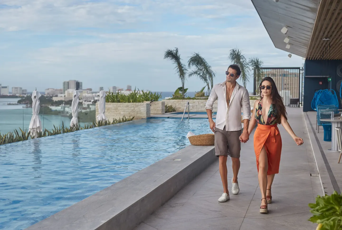 Rooftop infinity pool and walkway at Canopy by Hilton Cancun La Isla.