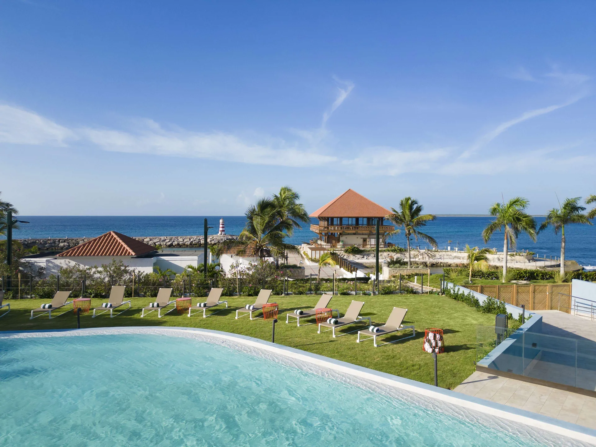 Hilton Garden Inn La Romana modern hotel with contemporary rooms and convenient city access