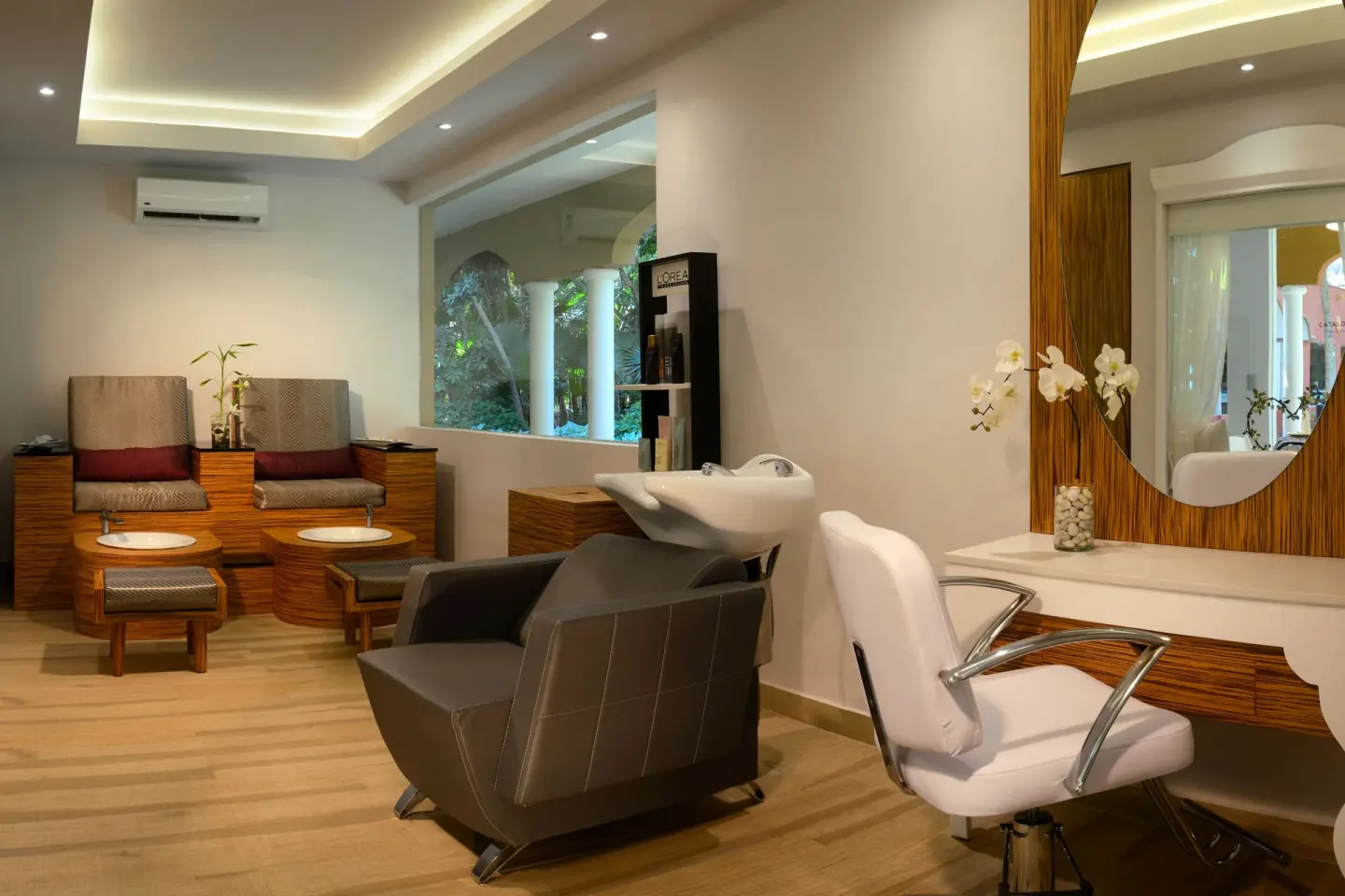 Salon area with shampoo station and styling chair at Catalonia Playa Maroma.