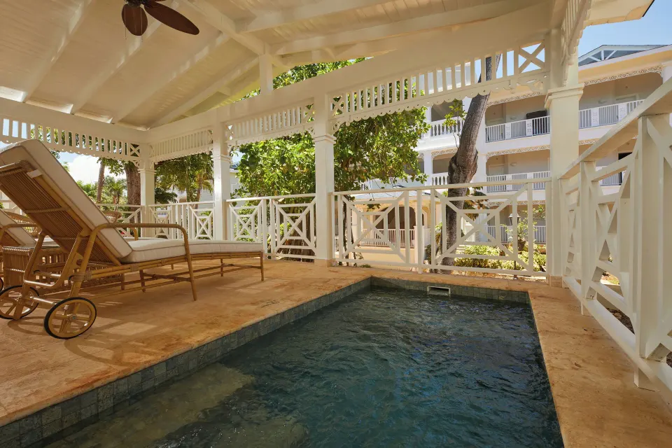 One Bedroom Villa covered terrace with plunge pool at Cayo Levantado Resort.