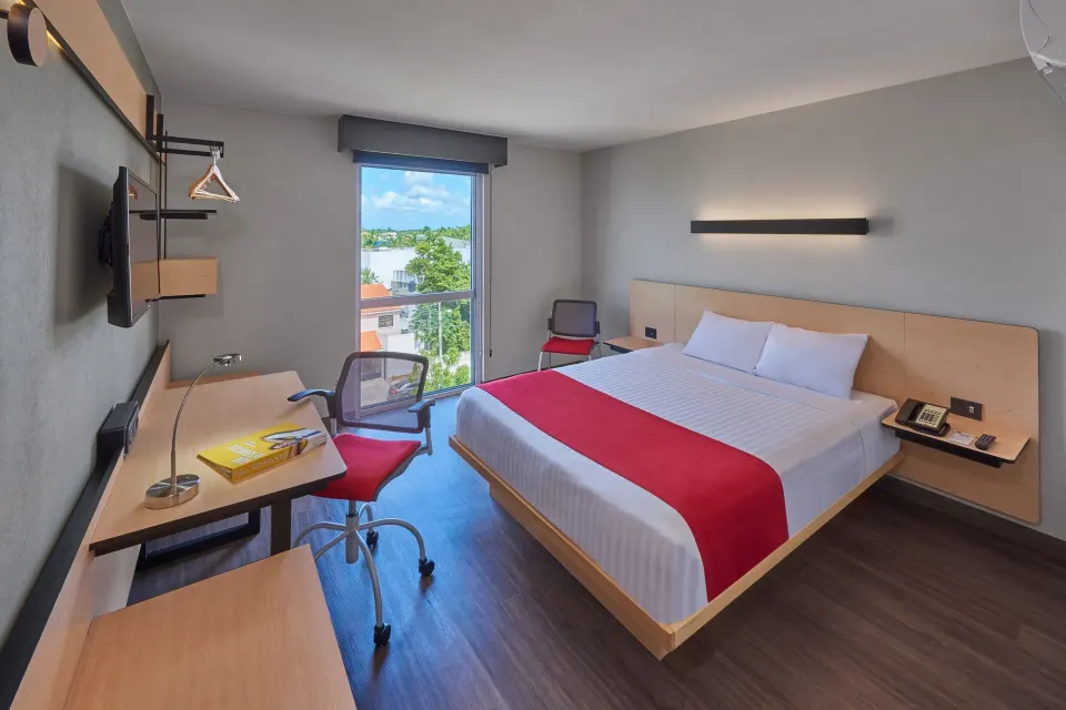 City Express standardized Mexican-chain city hotel with simple modern exterior in Mérida, Mexico.