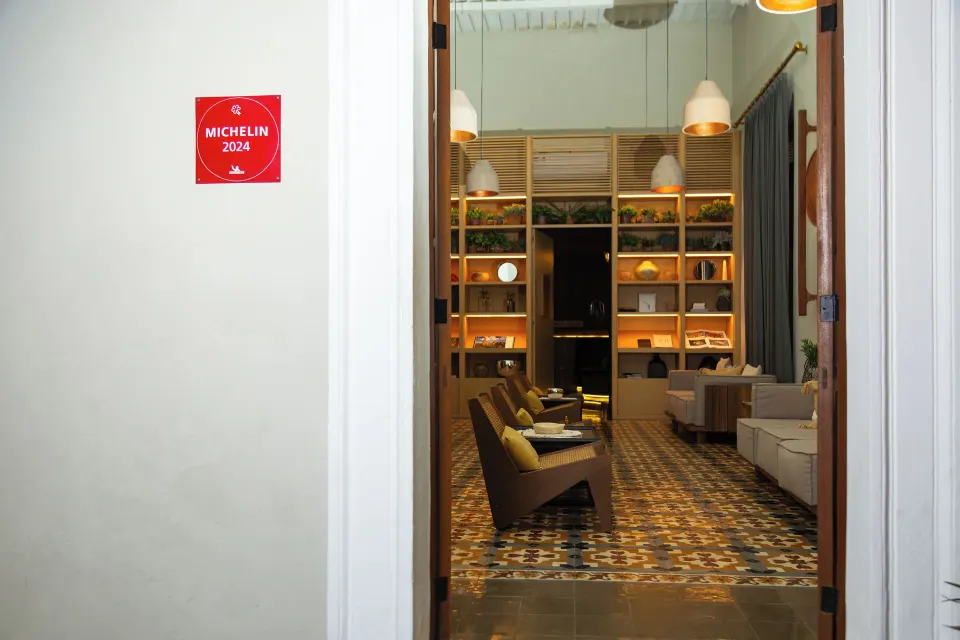 Decu Downtown design-led luxury boutique hotel with restored urban facade and courtyard in downtown Mérida, Mexico.