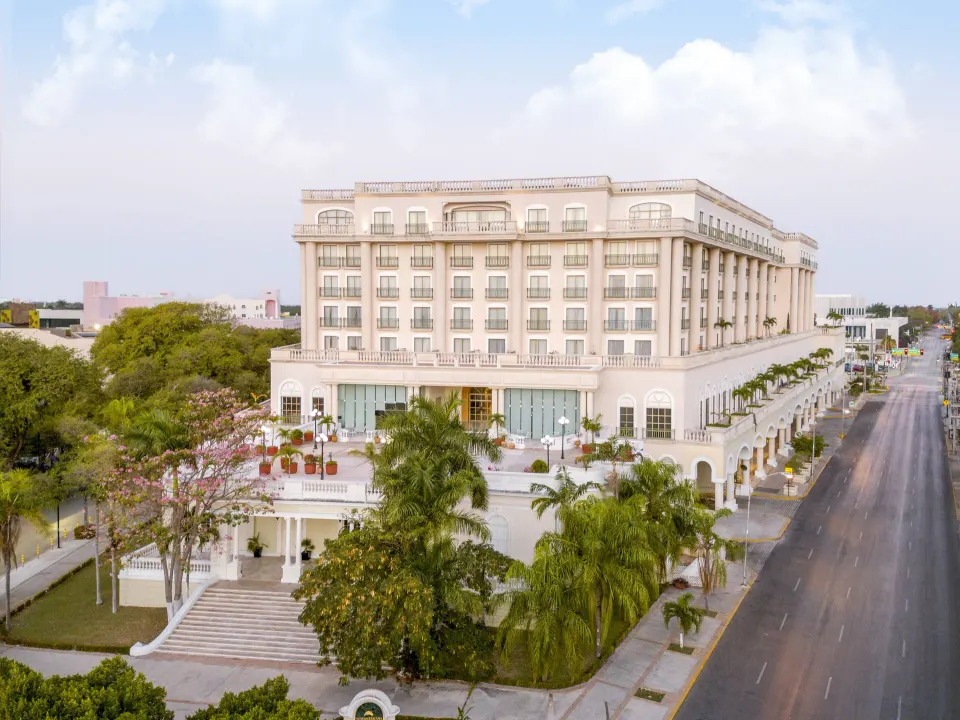 Fiesta Americana Merida large city hotel with high-rise facade near Paseo de Montejo in Mérida, Mexico.