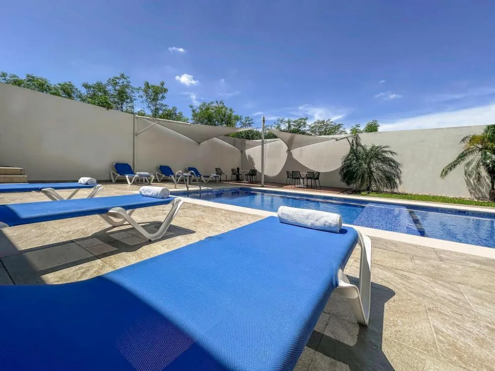 Holiday Inn Express Mérida select-service IHG hotel with modern exterior and signage in Mérida, Mexico.