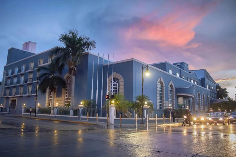 Villa Mercedes Merida, Curio Collection upscale historic-style city hotel with elegant facade in Mérida, Mexico.