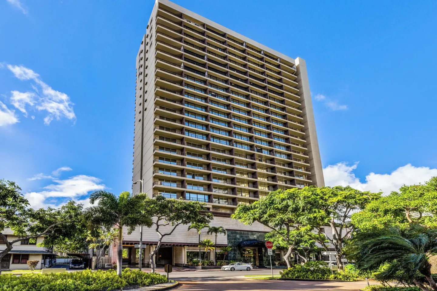Exterior tower and landscaped street frontage at Club Wyndham Royal Garden at Waikiki.