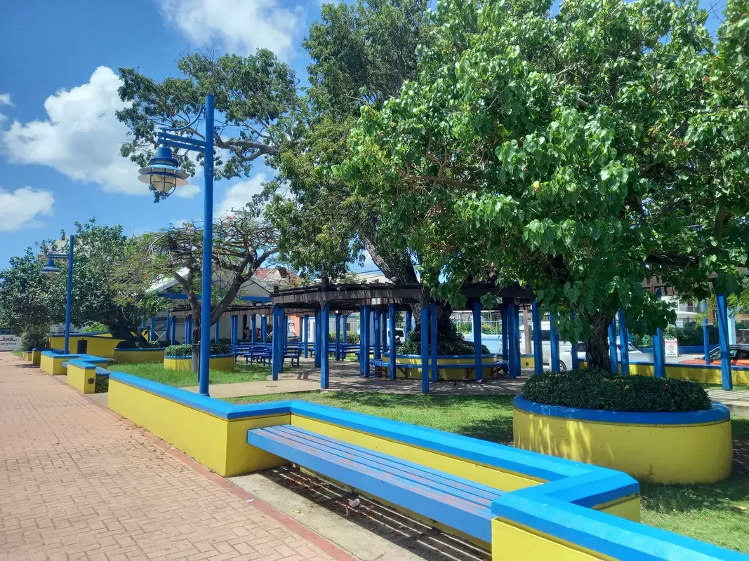 Speightstown Esplanade 15 Min Walk