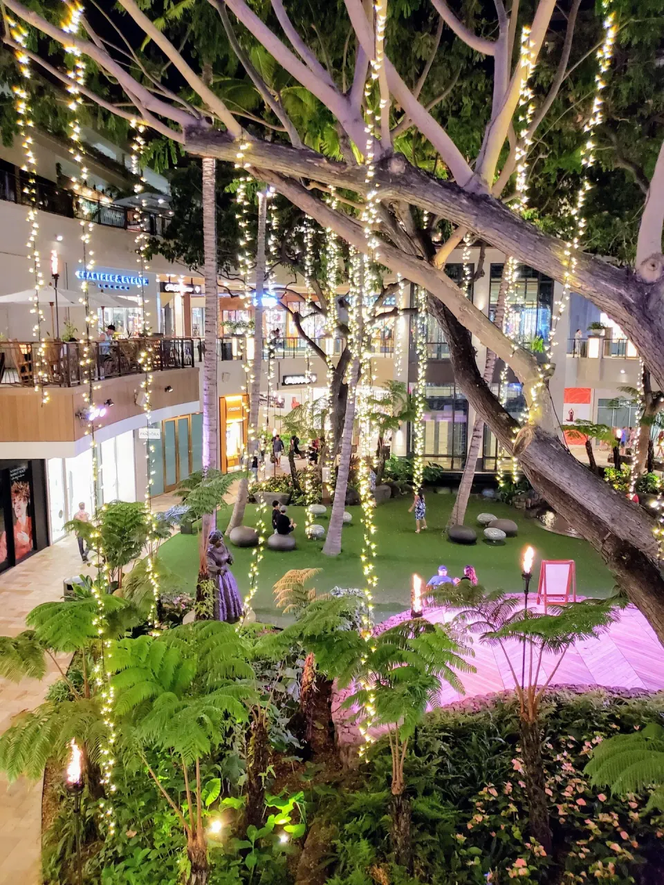 International Market Place 5 Min Walk
