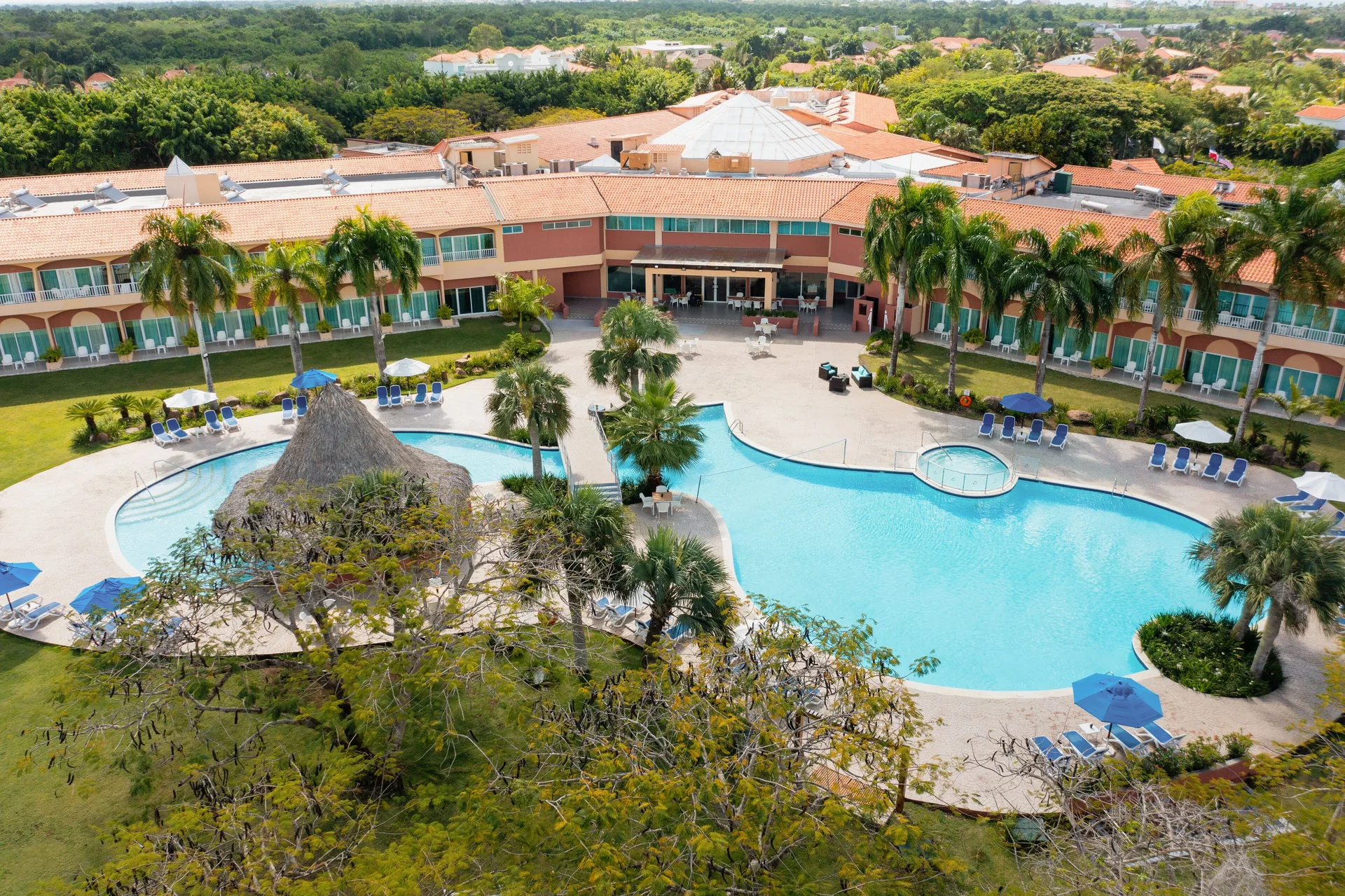 Hodelpa Garden Suites Golf and Convention Center resort with golf access and business-friendly amenities