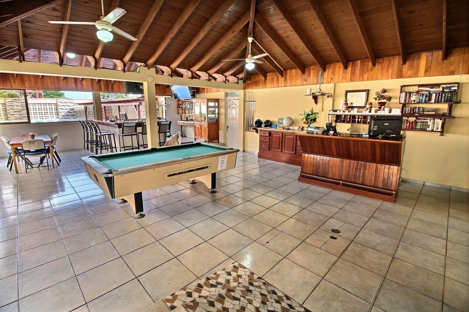 Hotel Garant and Suites Boca Chica hotel with simple rooms and convenient access to beach nightlife